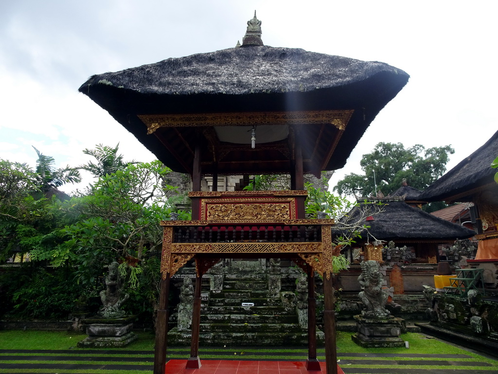 Pavilion at the Pura Desa Ubud temple, viewed from the Jalan Raya Ubud street