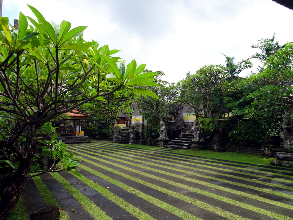 The Pura Desa Ubud temple, viewed from the Jalan Raya Ubud street