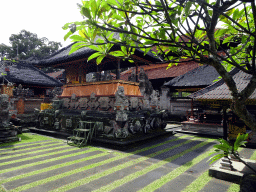 Pavilion at the Pura Desa Ubud temple, viewed from the Jalan Raya Ubud street