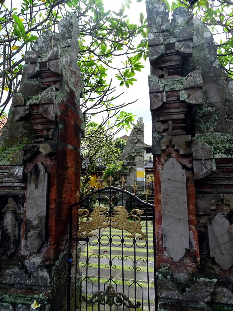 Gate at the Pura Desa Ubud temple, viewed from the Jalan Raya Ubud street