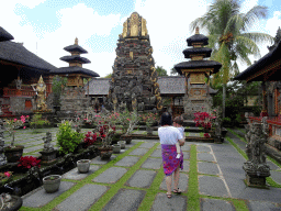 Miaomiao and Max at the Pura Taman Saraswati temple
