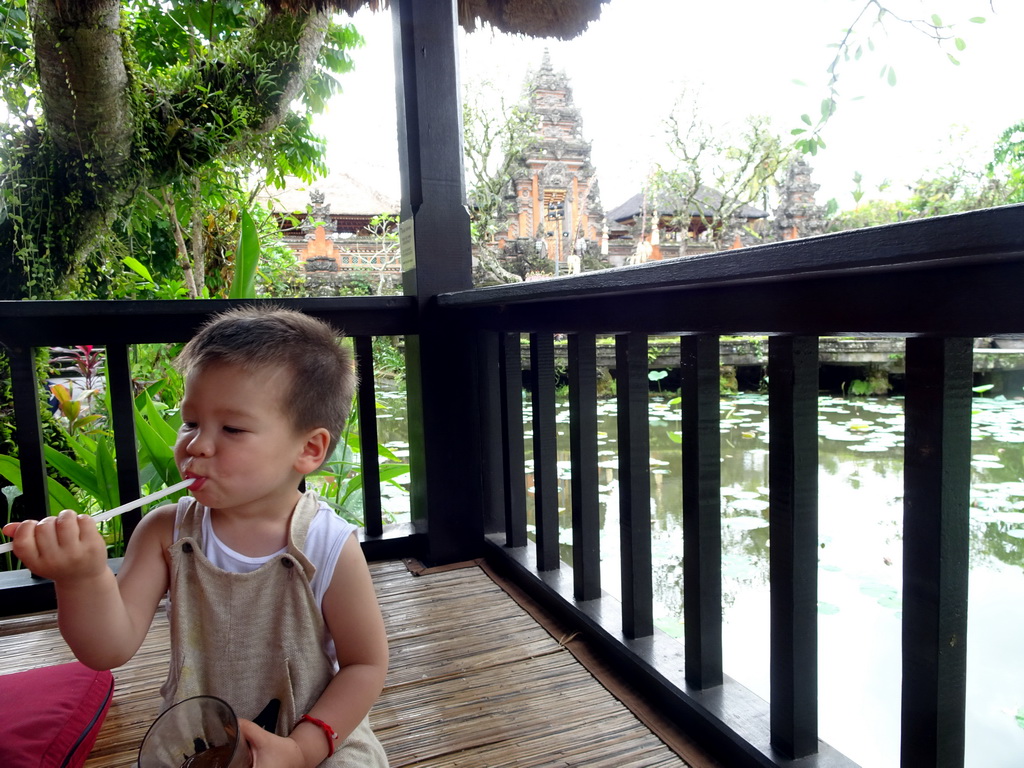 Max at the terrace of Café Lotus, with a view on the pond with lotus plants and the front of the Pura Taman Saraswati temple