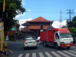 Front of a temple at the crossing of the Jalan Cokorda Gede Rai street and the Jalan Raya Teges street, viewed from the taxi
