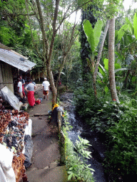 Our tour guide and a souvenir shop at the path to the lower part of the Goa Gajah temple