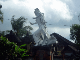 Statue at the crossing of the Jalan Raya Teges street and the Jalan Cokorda Rai Pudak street, viewed from the taxi going to Tegalalang