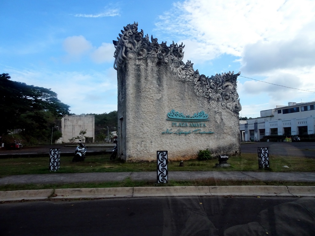 Front of the Plaza Amata shopping mall at Ungasan, viewed from the taxi from Beraban
