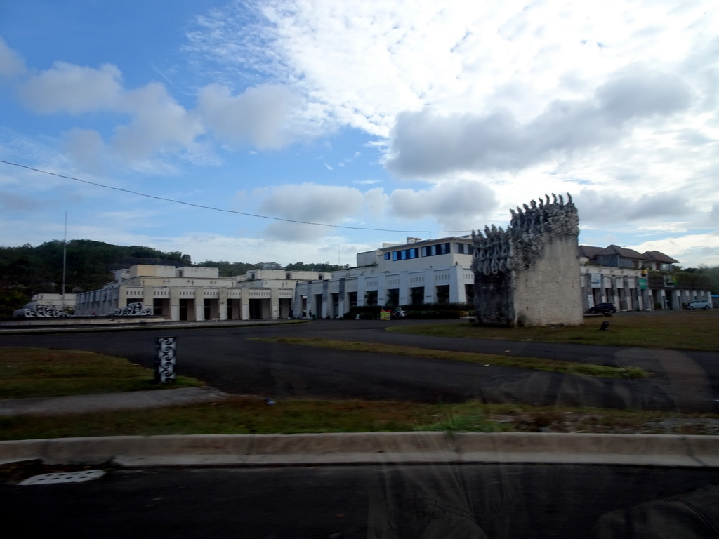 Front of the Plaza Amata shopping mall at Ungasan, viewed from the taxi from Beraban