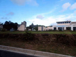 Front of the Plaza Amata shopping mall at Ungasan and the Garuda Wisnu Kencana Cultural Park with the Statue of Vishnu riding Garuda, under construction, viewed from the taxi from Beraban