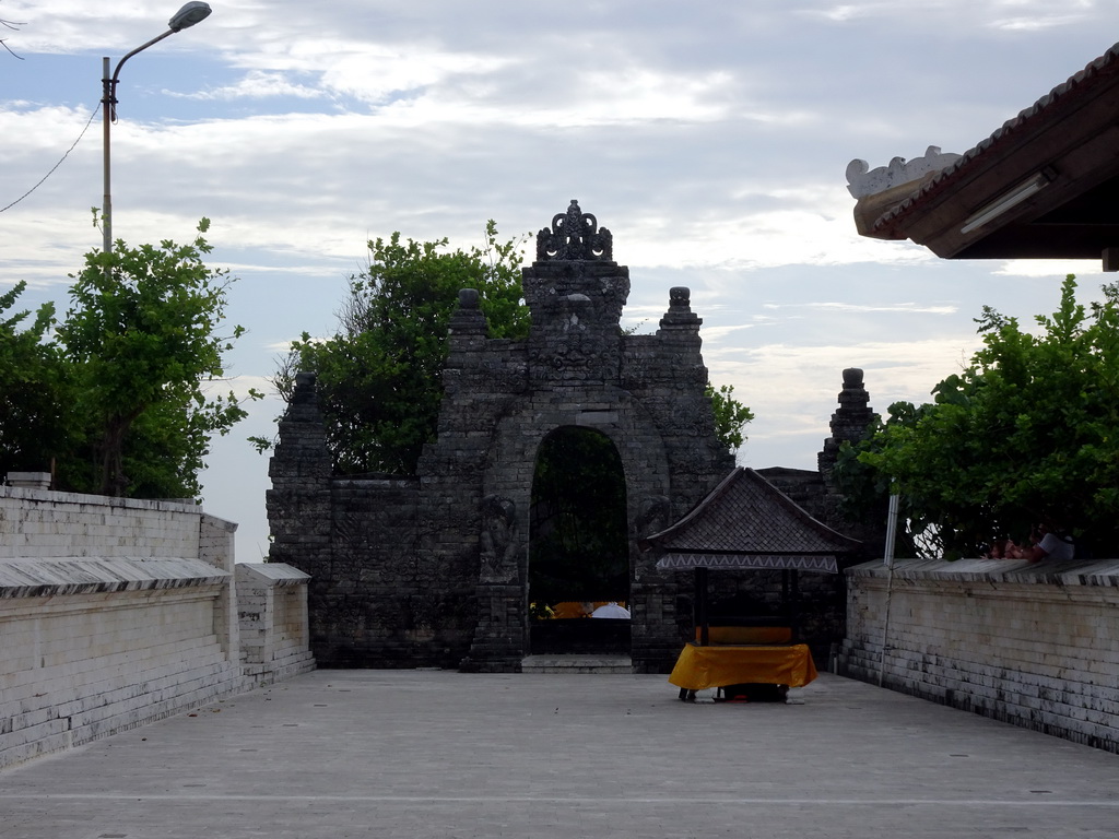 Pavilion and gate at the Pura Luhur Uluwatu temple