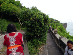 Miaomiao on the path to the Amphitheatre of the Pura Luhur Uluwatu temple