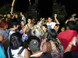 People making photos with Haruman, right after the Kecak and Fire Dance at the Amphitheatre of the Pura Luhur Uluwatu temple, by night