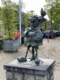 Statue `D`n Bosuil` by Corné Reinieren at the Withof square