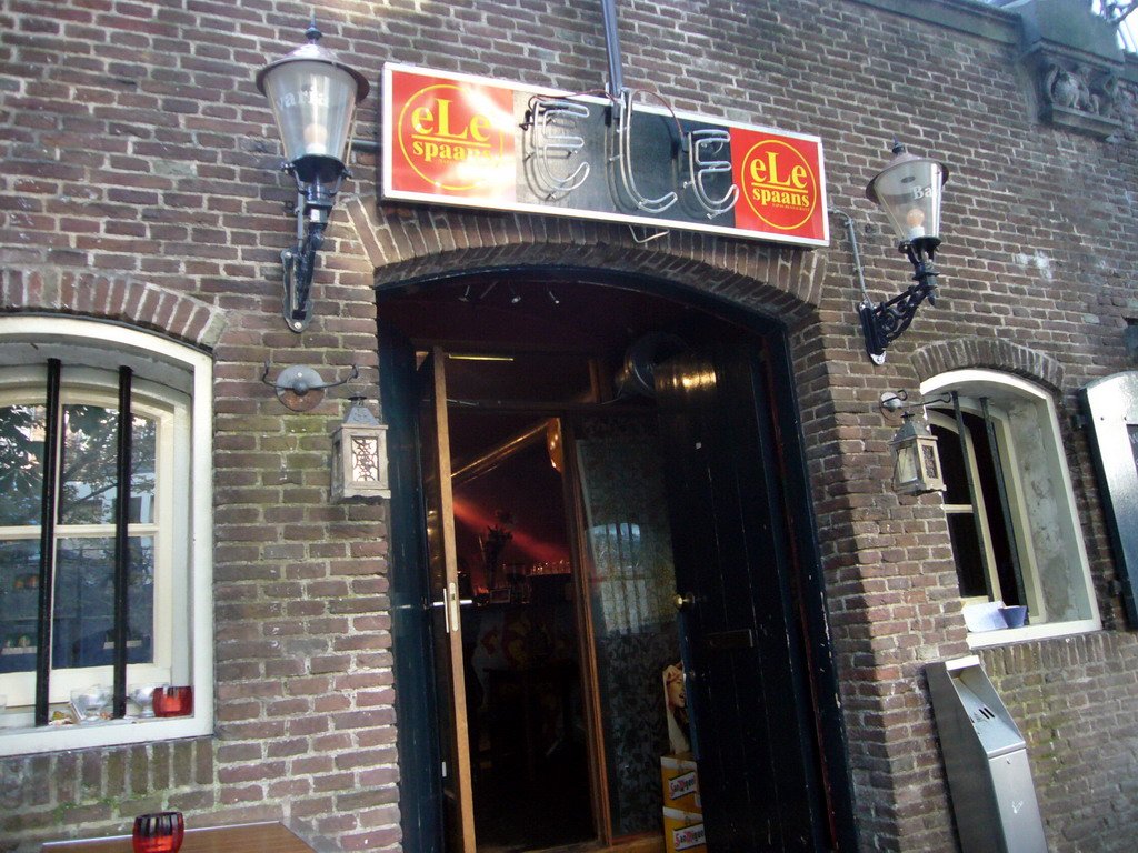 Front of the Spanish tapas restaurant eLe at the Oudegracht canal