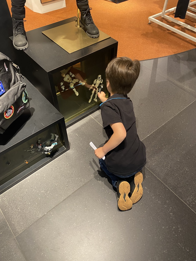 Max with LEGO statues at the Bijenkorf department store