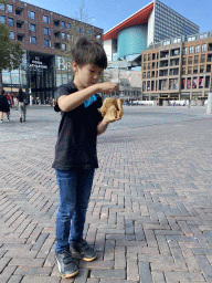 Max with an appelflap at the Vredenburgplein square with the east side of the Hoog Catharijne shopping mall and the TivoliVredenburg concert hall