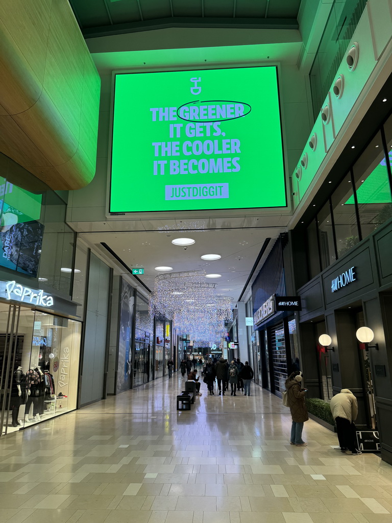 Screen and light decorations at the Hoog Catharijne shopping mall