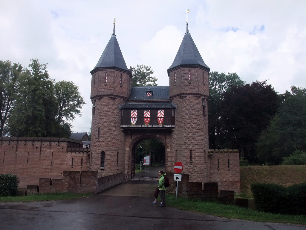 Entrance gate to the De Haar Castle grounds at the Bochtdijk street