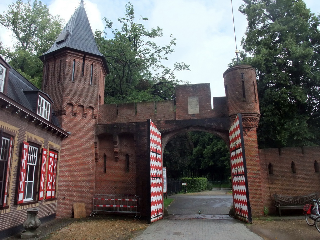 Gate from the Stalplein square to the Kasteellaan street at the De Haar Castle