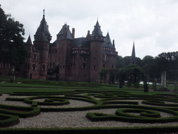 The Buxus Parterre garden, the De Haar Castle and the Châtelet building, viewed from the Kasteellaan street