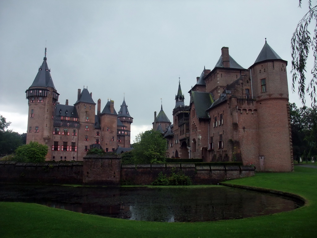 The Châtelet building and the De Haar Castle