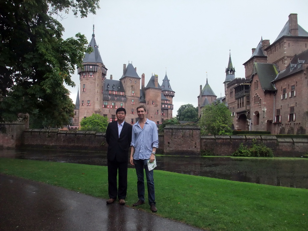 Tim and Miaomiao`s friend in front of the Châtelet building and the De Haar Castle