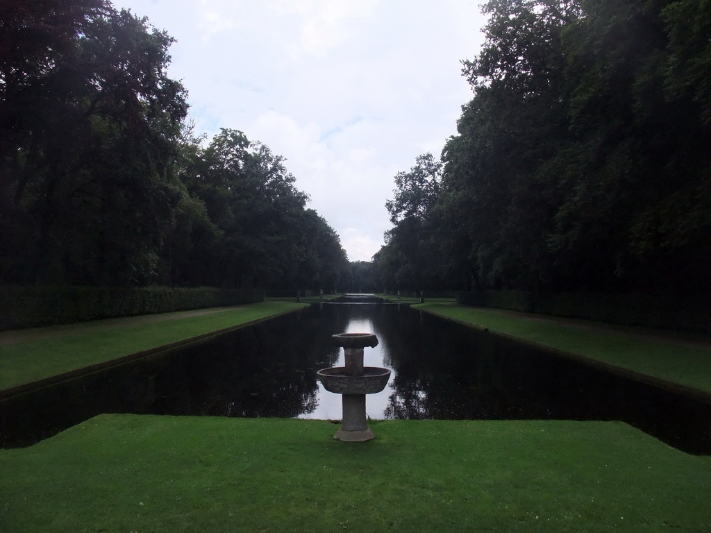 The Kruisvijver (Grand Canal) at the De Haar Castle