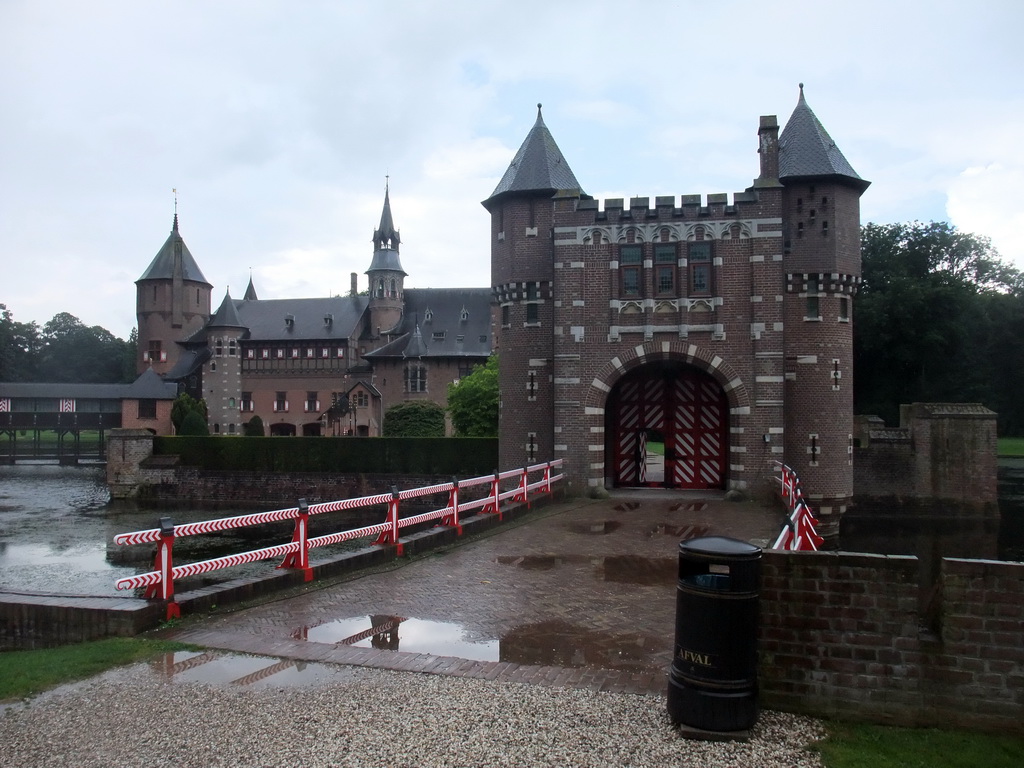 Gate to the Châtelet building at the De Haar Castle
