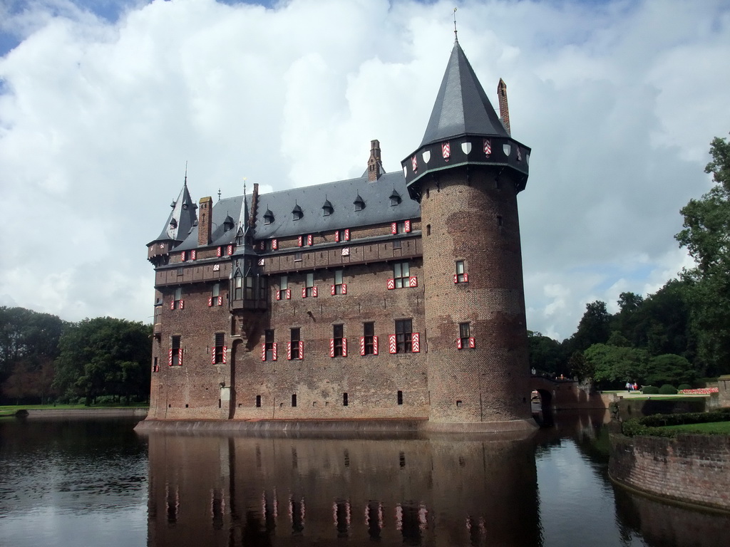 East side of the De Haar Castle