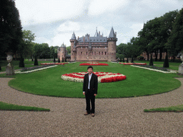 Miaomiao`s friend at the Romeinse Tuin garden, with a view on the east side of the De Haar Castle and the Châtelet building