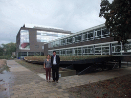 Miaomiao and her friend in front of the Centraalbureau voor Schimmelcultures building at the Uppsalalaan street