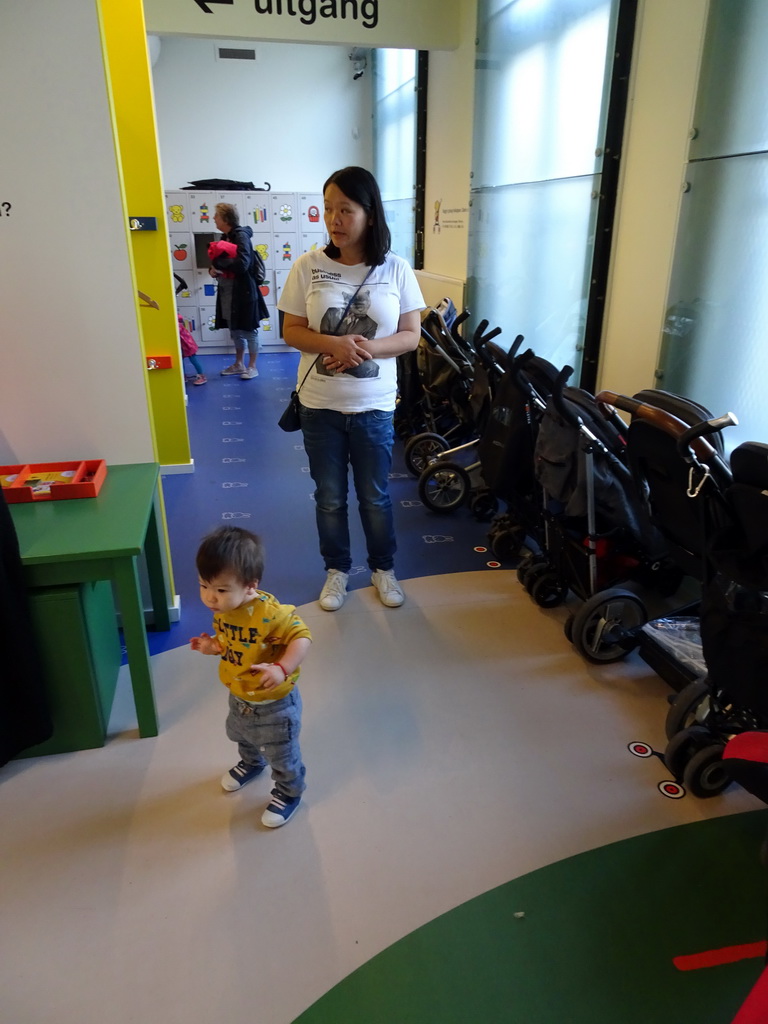 Miaomiao and Max at the entrance of the Nijntje Museum