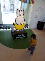 Max with a statue of Nijntje at the entrance of the Nijntje Museum