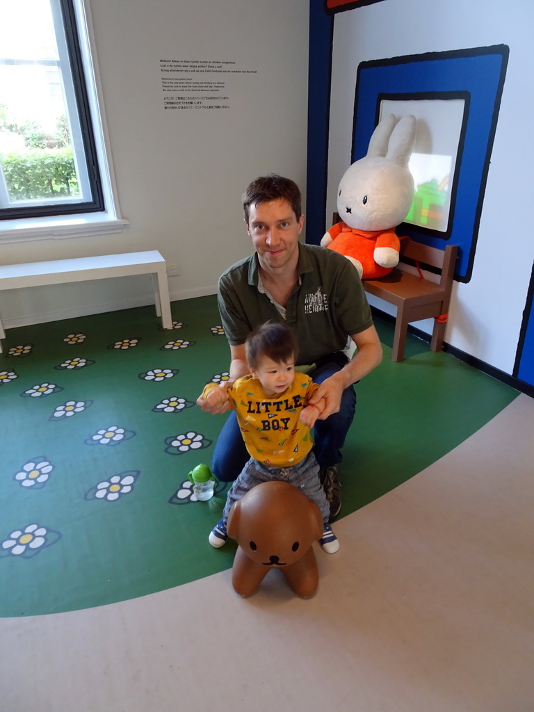 Tim and Max with a statue of Snuffie the dog at the entrance of the Nijntje Museum