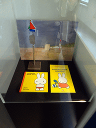 Books about Nijntje and the sea at the hallway at the ground floor of the Nijntje Museum