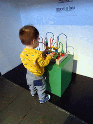 Max playing with a puzzle at the Hospital Room at the ground floor of the Nijntje Museum