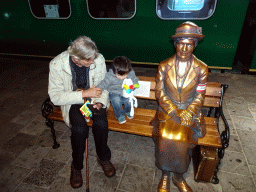 Max with his grandfather and a bronze statue at the `Treinen door de Tijd` exhibition at the Werkplaats hall of the Spoorwegmuseum