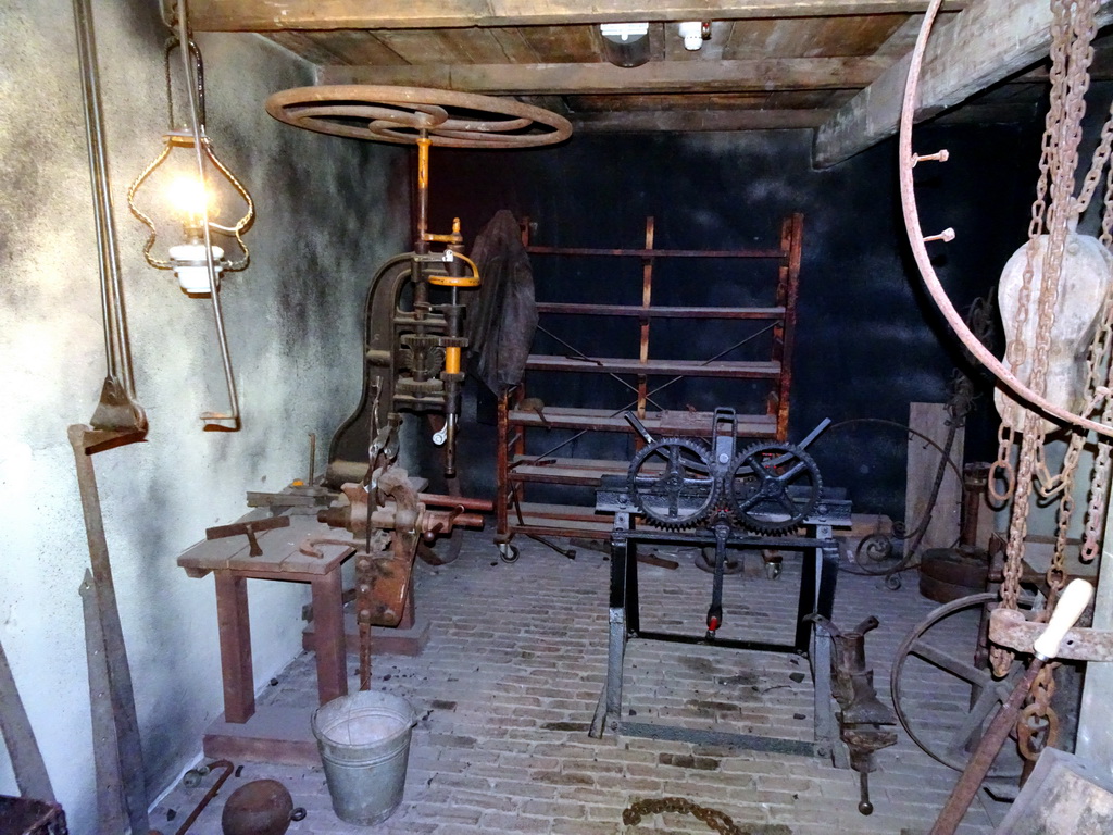 Interior of the workplace at the Nieuwhoop carriage factory at the Grote Ontdekking attraction at the Spoorwegmuseum