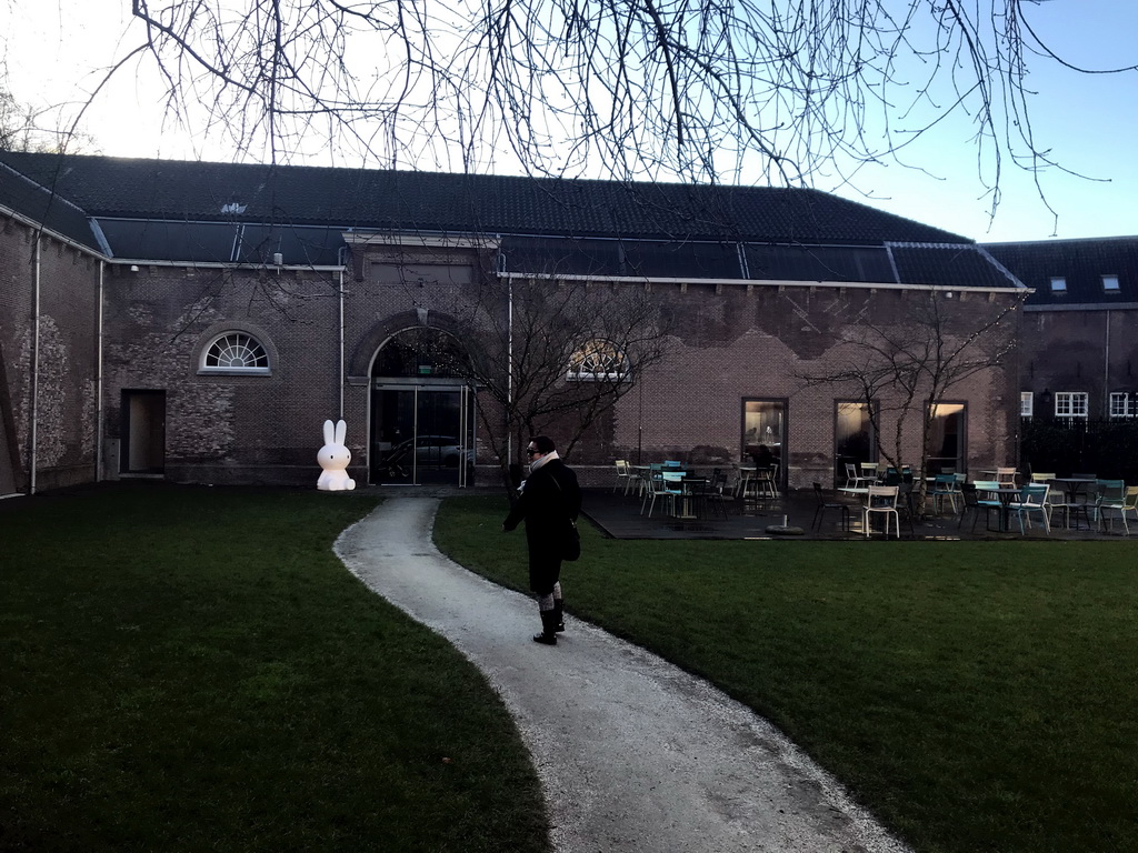 Miaomiao in front of the Museumcafé Centraal at the inner garden of the Centraal Museum