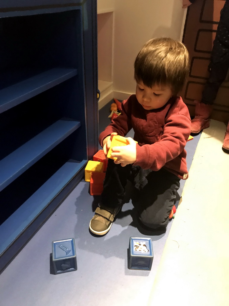 Max in the living room of Nijntje`s House at the ground floor of the Nijntje Winter Museum