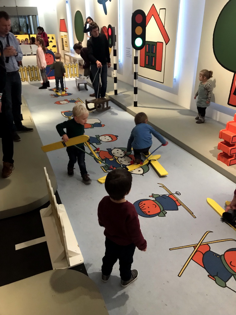 Max at the cross-country skiing area at the Traffic Room at the upper floor of the Nijntje Winter Museum