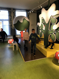 Max at the picnic area at the upper floor of the Nijntje Winter Museum