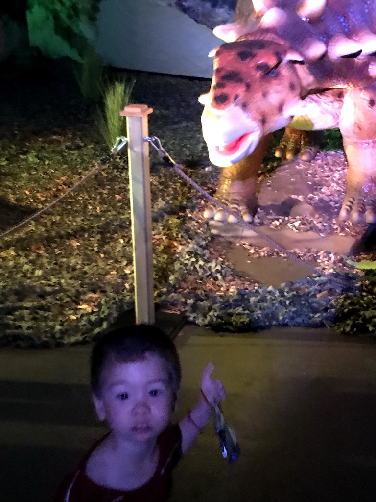 Max with an Ankylosaurus statue at the World of Dinos exhibition at the Jaarbeurs building