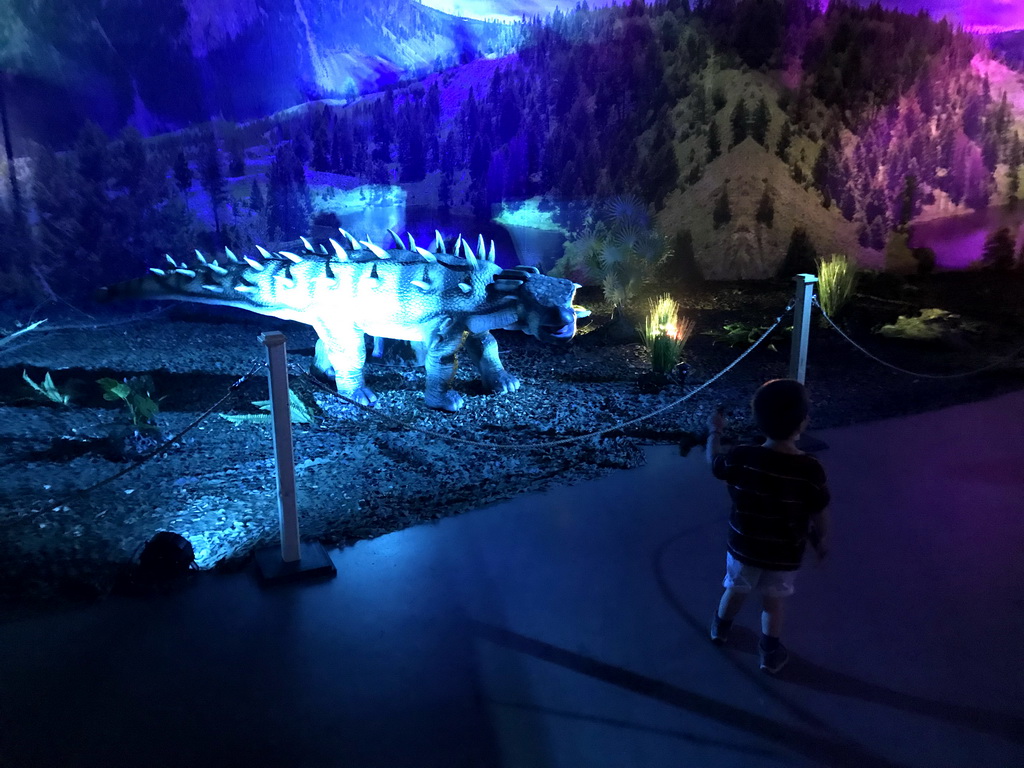 Max with an Ankylosaurus statue at the World of Dinos exhibition at the Jaarbeurs building