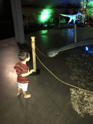 Max with a Velociraptor statue and a Shunosaurus tail at the World of Dinos exhibition at the Jaarbeurs building