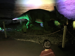 Max with a Protoceratops statue at the World of Dinos exhibition at the Jaarbeurs building