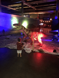 Max with a Cryolophosaurus statue at the World of Dinos exhibition at the Jaarbeurs building