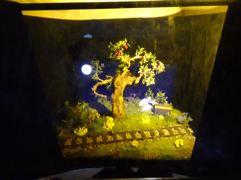 Hologram in a suitcase at the right hallway of the Maliebaanstation building of the Spoorwegmuseum