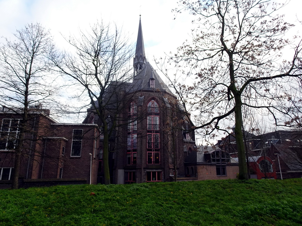 The Sint-Martinuskerk church, viewed from the Sterrenburg park