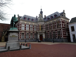 Front of the Academiegebouw building and the statue of Count John I of Nassau at the Domplein square