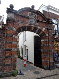 Gate to the Florahof garden at the Servetstraat street